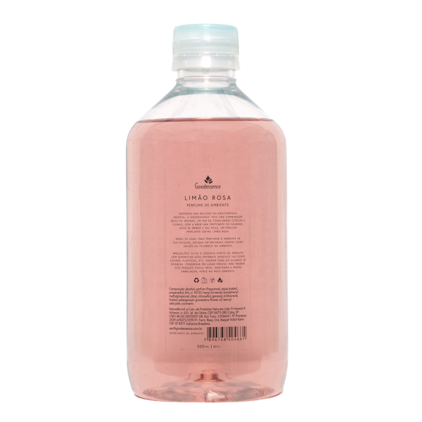 Embalagem de 500 ml do Perfume de Ambiente. O recipiente transparente mostra o conteúdo rosado. No rótulo, também transparente, estão todas as especificações do produto.