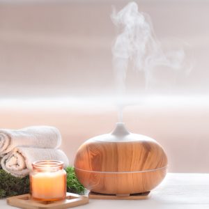 composicao-spa-com-aroma-de-um-difusor-de-oleo-moderno-com-produtos-para-o-corpo