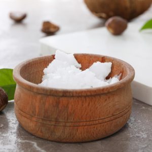 conceito-de-cosmeticos-para-cuidados-com-a-pele-manteiga-de-karite-close-up